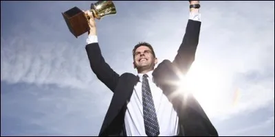 Le contraire du verbe "réussir" c'est "échouer".