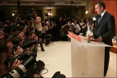 Franois Bayrou fait le tour des mdias pour dnoncer le fichier de police Edvige. Quelle autre action a-t-il entrepris ?