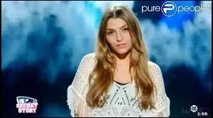 Avec qui Clara est-elle en couple ?