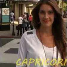 Comment s'appelle l'actrice qui joue le rle d'Angie, la tante de Violetta, son professeur particulier et son professeur de chant ?