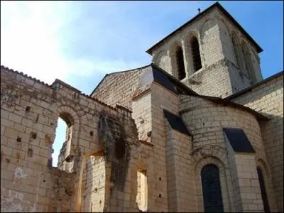 Ancienne abbaye situe prs de Montreuil-Bellay, je date du douzime sicle;je fus pille par les protestants en 1569, mon choeur est rest intact, je suis un des plus beau exemple du gothique angevin, je suis :