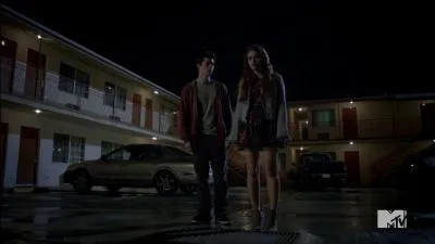 Quel objet est utilis dans l'pisode du motel pour rendre fous les loups-garous ?