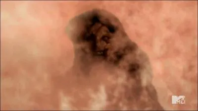 Comment est nomme la menace surnaturelle qui fait tant de meurtres et qu'est-elle est ?