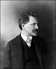 Comment s'appelle cet artiste peintre et affichiste tchque d'une grande finesse, qui ralisa des commandes pour les maisons de Champagne ?