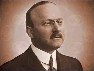 Quel est le constructeur automobile, inventeur entre autres de la traction avant, dont certains modles ont t reconnus, par les spcialistes, parmi les  plus belles voitures du monde  ?