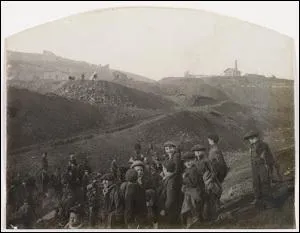 Grande rvolution en ce 22 mai ! L'ge minimal requis pour travailler dans les mines en Grande-Bretagne passe de :
