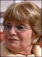 A qui doit-on  Les corbeaux et les renardes  (1988), roman plein d'humour d'une comdienne, crivain, et auteur de chansons, compagne de Jean Piat ?