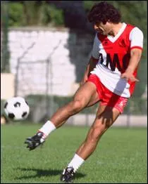 Qui est cette lgende du football ?