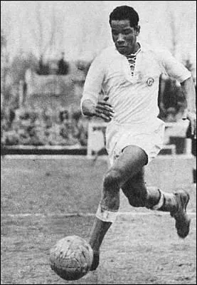 Qui est cette lgende du football ?