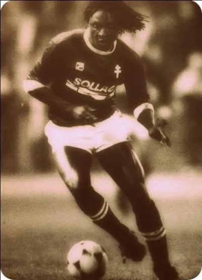 Qui est cette lgende du football ?