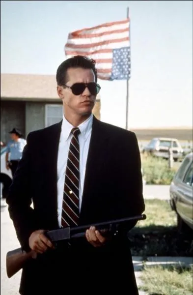L'agent Ray Levoi, que joue Val Kilmer, est l'un des hros du film Coeur de tonnerre (en VO, Thunderheart) de Michael Apted, avec Sam Shepard, pour une enqute en rserve indienne. Quelle est la particularit de cet agent ?