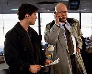 Cet agent du FBI s'appelle Wayne Tarrance, et c'est l'excellent Ed Harris qui l'interprte. Il est particulirement antipathique, grossier et retors, n'hsitant pas pour arriver  ses fins  mettre la vie de Tom Cruise encore plus en danger. Dans quel film officie-t-il ?