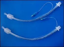 Tube chirurgical, chirurgicalement cr. C'est un tube utile, universel. Tube de l'anne, du mois, du jour, on l'entend toujours, on en veut toujours. Endotrachal,  quoi sert ce tube ?