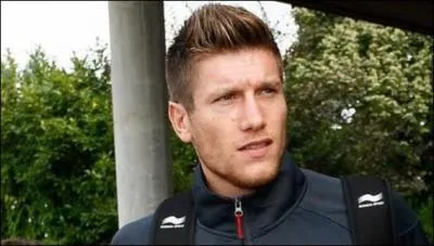 Pocognoli ( dfenseur ) joue actuellement au club allemand ...