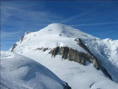 Quelle est l'altitude du Mont Blanc ?