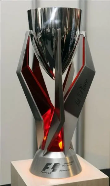 Qui a disput plus de 100 Grands Prix avant d'en remporter un ?