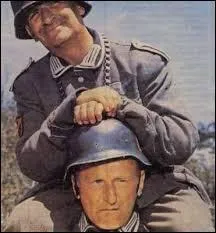 Lorsque Bourvil porte Louis de Funs sur ses paules, quelle rplique peut-on entendre de la bouche de Bourvil ?