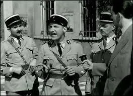 Deuxime chanson :  La tactique du gendarme . Compltez les paroles...  Un gendarme doit avoir...  