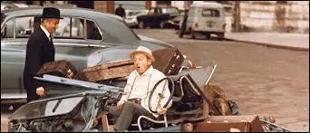 La rencontre entre Louis de Funs et Bourvil, lorsque le premier dtruit la 2CV du second. Quelle est la rplique culte que prononce alors Bourvil ?