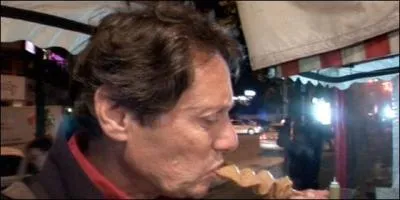 Il ne compte plus les kilomtres parcourus, harnach comme un homme-orchestre. Trouvez la rponse et vous ferez  Bonne pioche  !