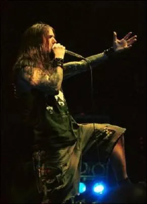 Qui tait le chanteur du groupe?