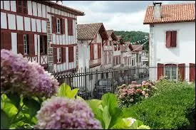 Nous partons maintenant dans un des Plus Beaux Villages de France,  La Bastide-Clairence (dpartement n64). Nous sommes en rgion ...