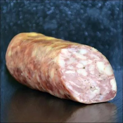 Quel est le condiment qui accompagne parfois un saucisson ?