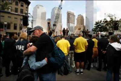 Dans l'ouvrage collectif 'Au nom du 11-Septembre...', le journaliste Thomas Deltombe met en lumire une drive de la tlvision spectacle. Laquelle ?