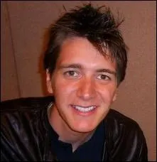 Quel personnage joue Oliver Phelps ?