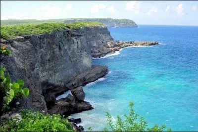 Lequel de ces territoires ultramarins franais ne fait-il pas partie des Carabes ?