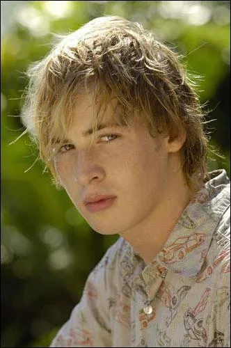 Dans la saison 3, Lewis part aux Etats-Unis dans une grande cole ; mais cela fait combien de temps qu'il avait envoy son dossier ?