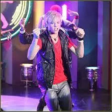 Quel est le titre de la chanson interprte par Ally quand elle tait petite ?