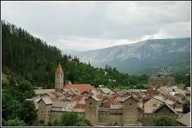 Je vous emmne  Colmars (Alpes-de-Haute-Provence), parfois appele Colmars-les-Alpes. La commune se situe en rgion ...