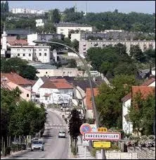 Nous entrons dans la ville de Farbersviller (rgion Lorraine). La ville se situe dans le dpartement ...