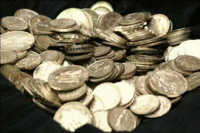 Quelle somme gagne-t-elle par mois ?