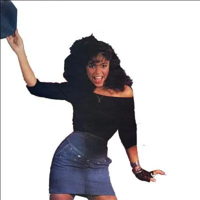 Quelle est la date de sortie et la langue de son 1er album (Magia) ?