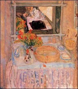 Table de toilette et miroir.