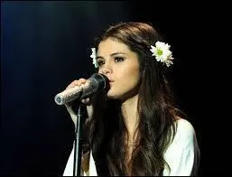 Quelle est la date de son premier concert en France ?