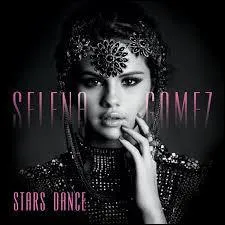 Quel ge avait-elle lors de la sortie de son quatrime album en Amrique :  Stars Dance  ?