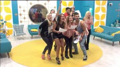 Pour cette 7me saison la voix laisse les habitants crer le fameux hymne de Secret Story sur la musique de...