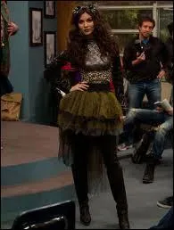 Dans l'pisode  Tori Goes Platinum , quel animal en peluche offre Andr  Tori pour la rconforter ?