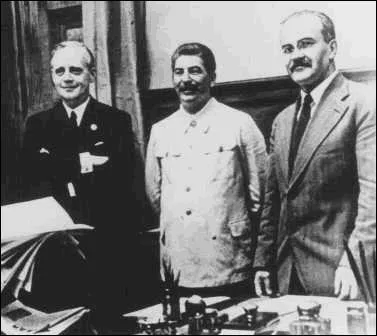 Il travailla comme manoeuvre sur le pont du Qubec, devient ambassadeur d'Allemagne  Londres o il fut rput pour son incomptence. Exemple, il a adress une lettre  Churchill en le nommant Mr Vincent Churchill ! Il fit galement l'importateur de vins, champagne et spiritueux. A vous dire qui est ce lamentable personnage.
