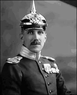 Ancien chancelier du Reich, il participa  la monte du nazisme, mais fut relgu  des postes d'ambassadeurs. Il fut expuls des USA pendant la 1re Guerre mondiale (1915) pour avoir commandit des actes d'espionnages et de sabotages ! Qui est-ce ?