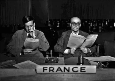 De quelles nationalits furent les diffrents juges et leurs assistants (4 juges et 4 supplants) ?