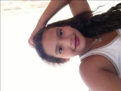 Dans le Geek charmant, quelle est la devise de Dylane , la jeune adolescente ?