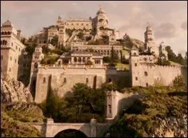 Dans  Le Prince Caspian , comment Peter comprend-il que le chteau en ruine dans lequel ils sont est en fait Cair Paravel ?