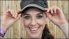 De quelle chanson interprte par Zaz sont extraites les paroles suivantes :  Et pour qu'on intoxique mes veines assoiffes / Je vous tends ma chemise, baisse mon pantalon  ?