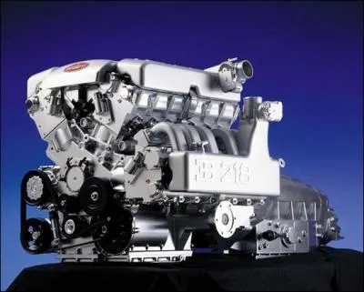 Parmi les moteurs conus par Bugatti, quel est le nombre maximal de cylindres embarqus dans un moteur ?