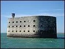 Vous repartez en vous dirigeant cette fois-ci vers l'ocan Atlantique. Vous longez la France en allant vers le sud et vous avez envie de voir le fameux Fort Boyard. Dans quelle ville devez-vous vous arrter ?