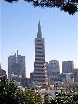 Vous faites un petit tour dans cette grande ville. Vous remarquerez qu'il existe plusieurs quartiers. Trouvez l'intrus !